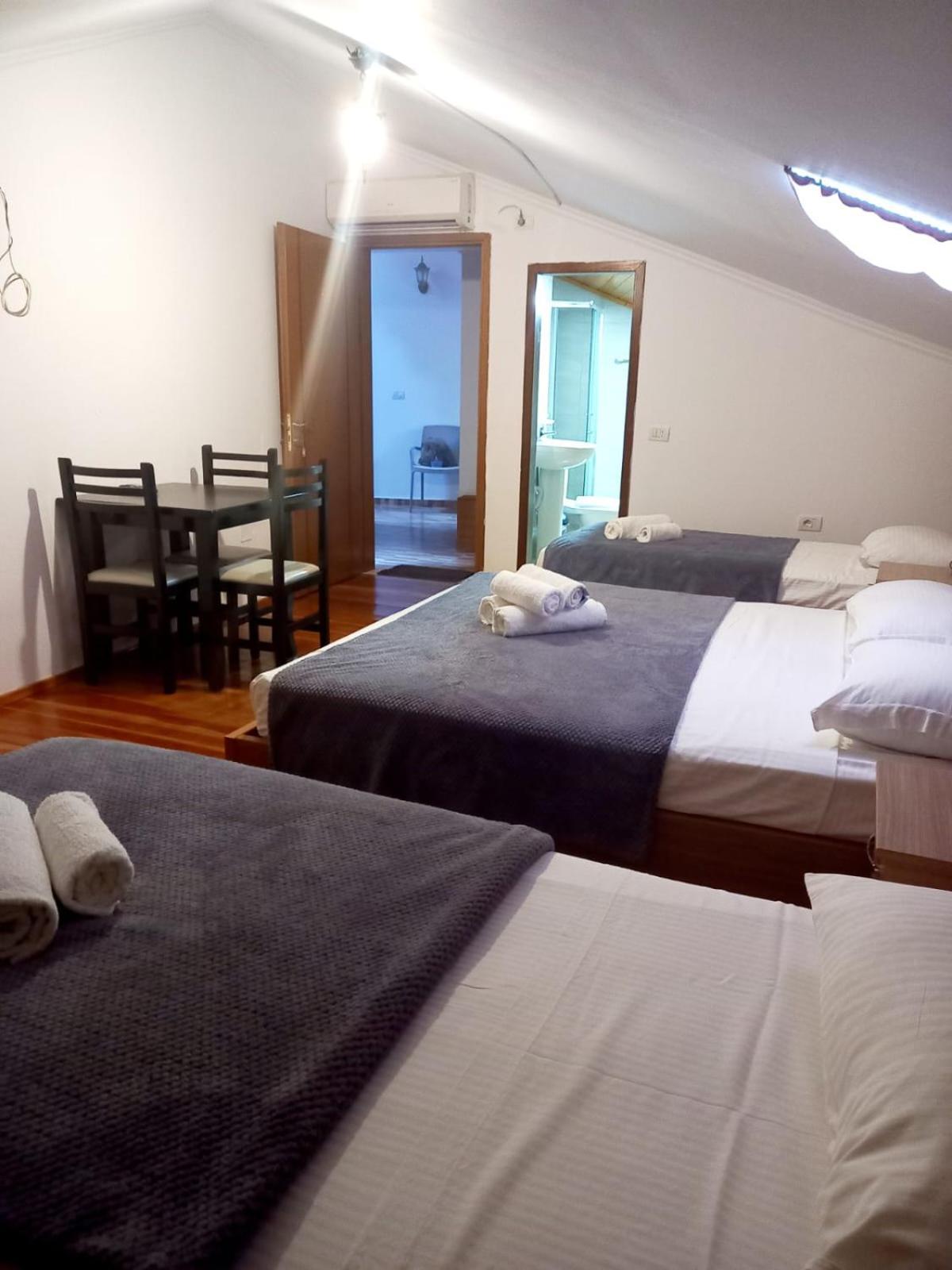 Hotel Demaj Berat Exteriör bild