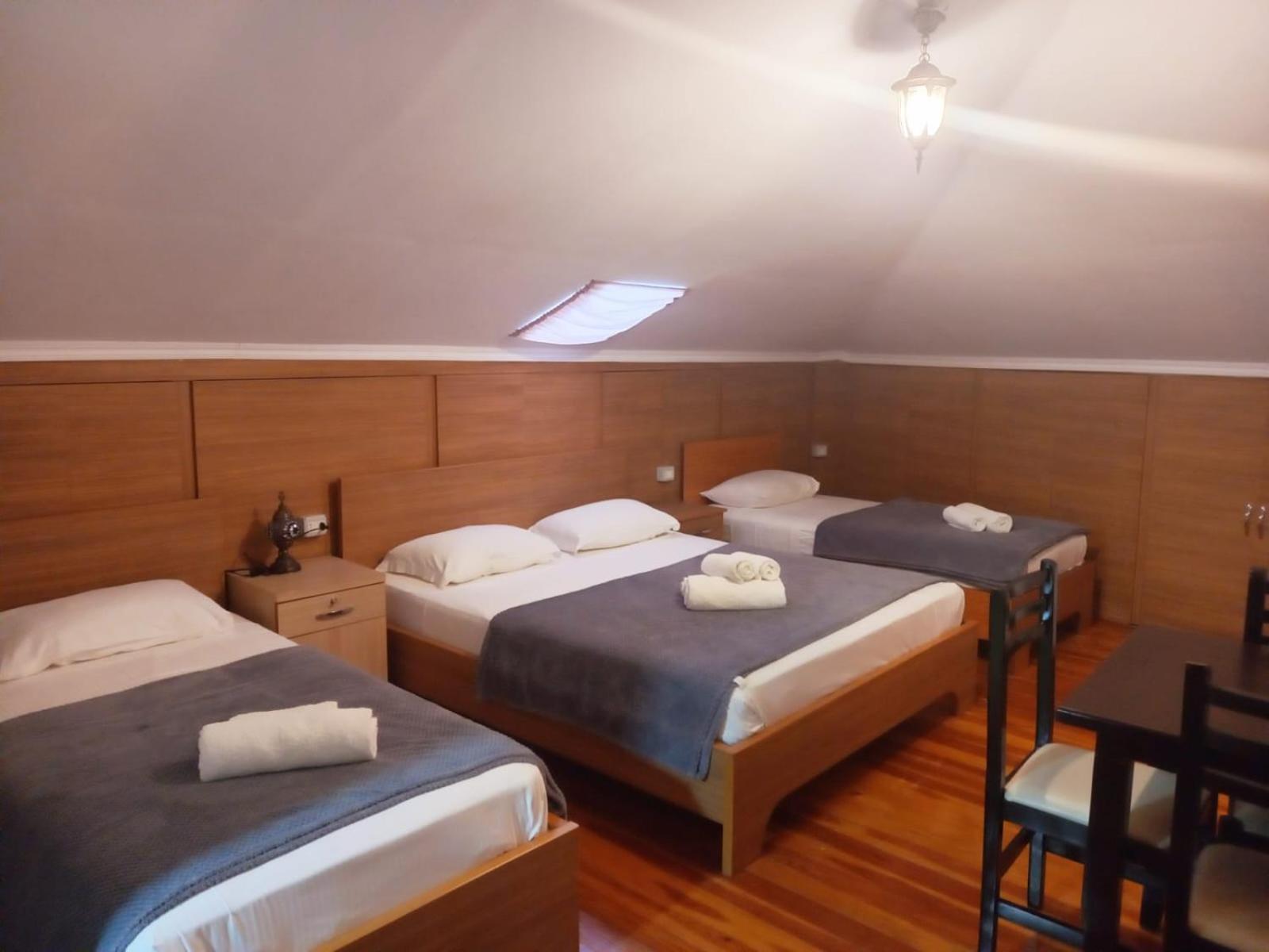 Hotel Demaj Berat Exteriör bild